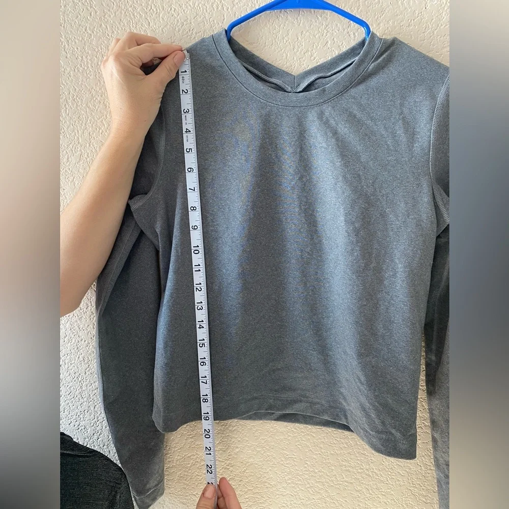 Lululemon Back Up Top 4 6 Gray Cutout Long Sleeve Workout Shirt Crew Neck - Picture 4 of 4
